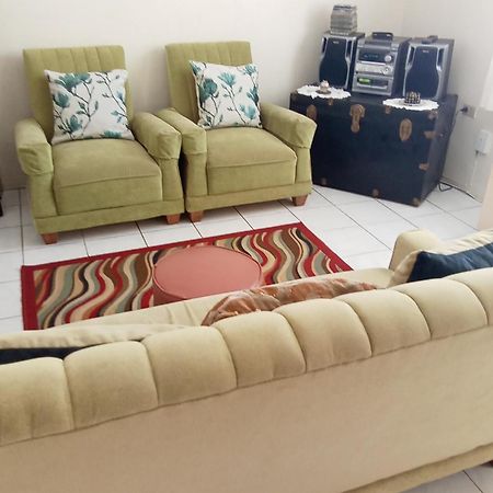 Cozy & Comfy Apartment Portmore Bagian luar foto