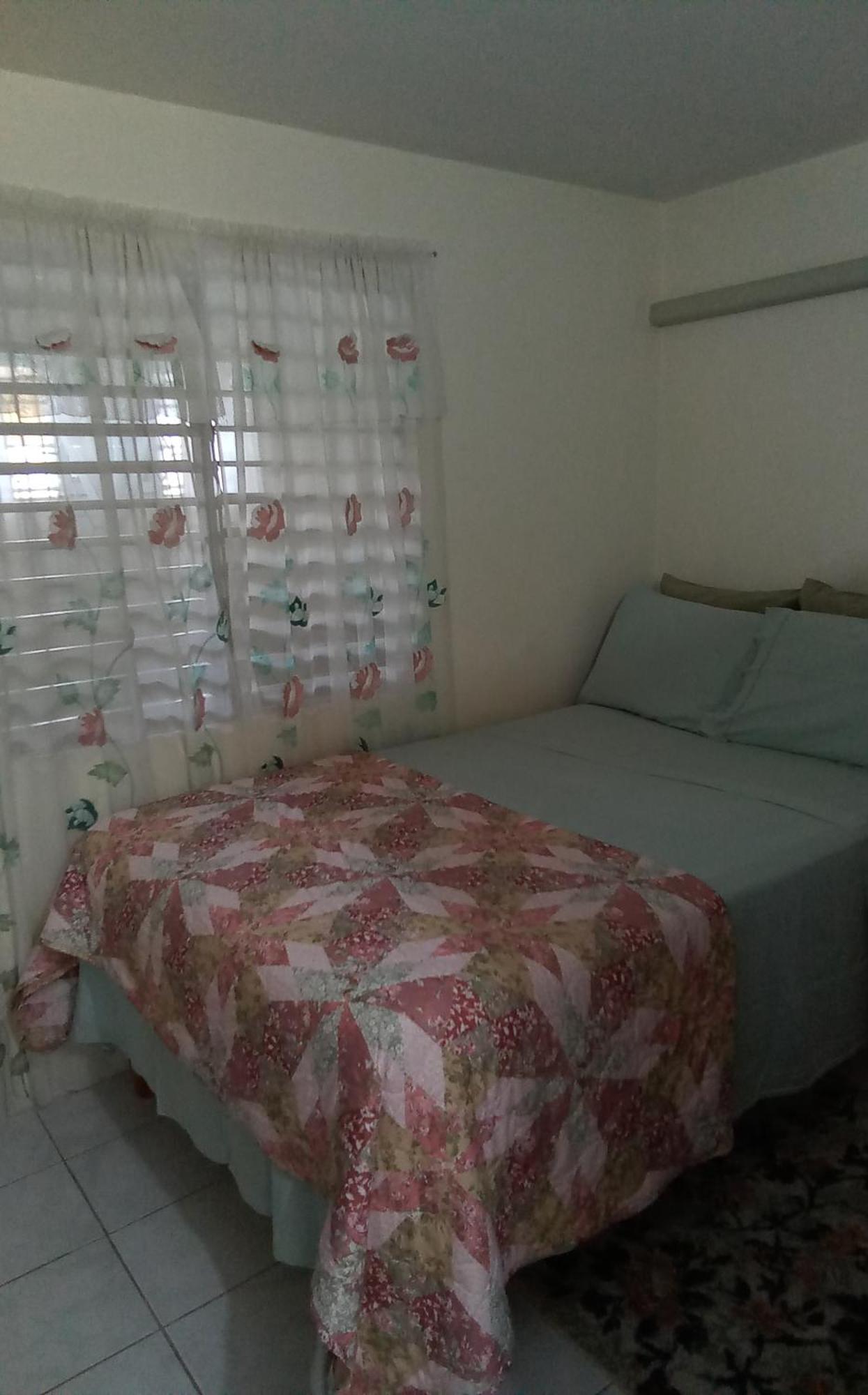 Cozy & Comfy Apartment Portmore Bagian luar foto