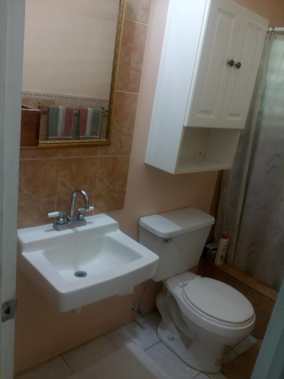 Cozy & Comfy Apartment Portmore Bagian luar foto