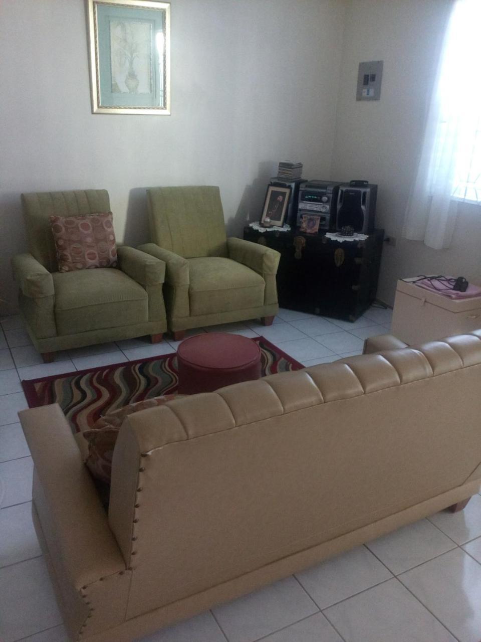 Cozy & Comfy Apartment Portmore Bagian luar foto
