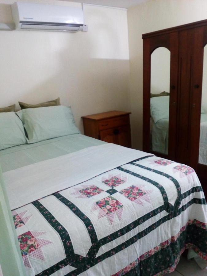 Cozy & Comfy Apartment Portmore Bagian luar foto